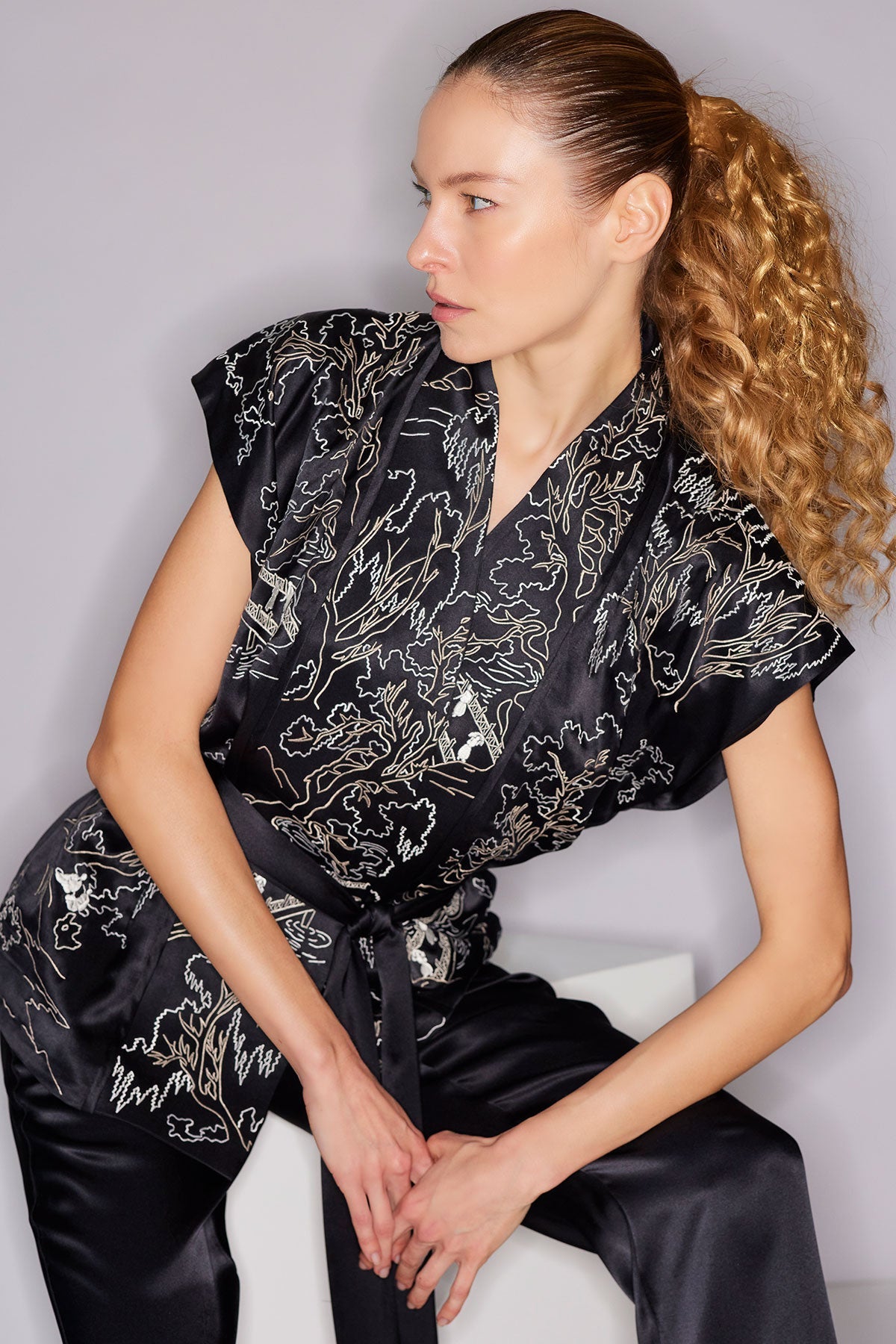 NATORI Couture Nara Embroidered Silk Vest