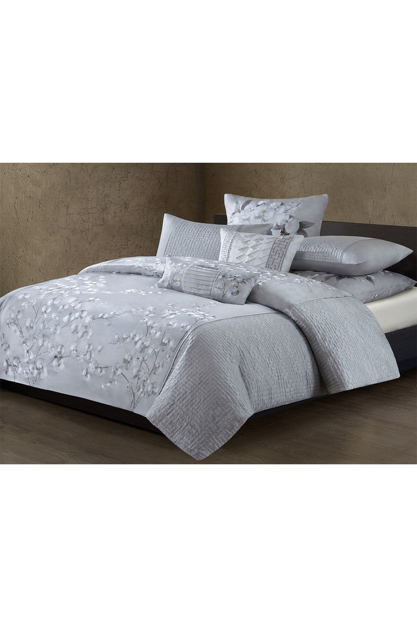 NATORI Buy White Orchid Quilted Embroidery Duvet Cover in White Online