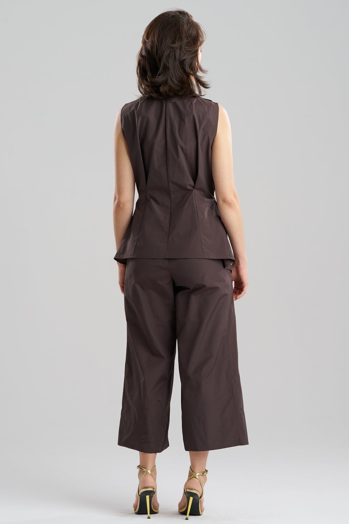 NATORI Techno Poplin Sleeveless Handkerchief Hem Shirt
