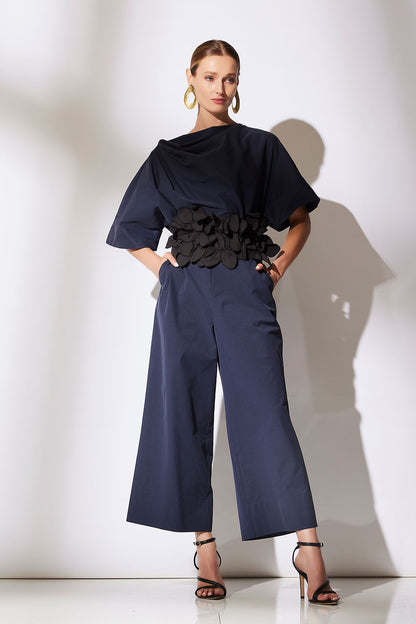NATORI Tech Cotton Taffeta Pull Over Cropped Pants in Navy Blue